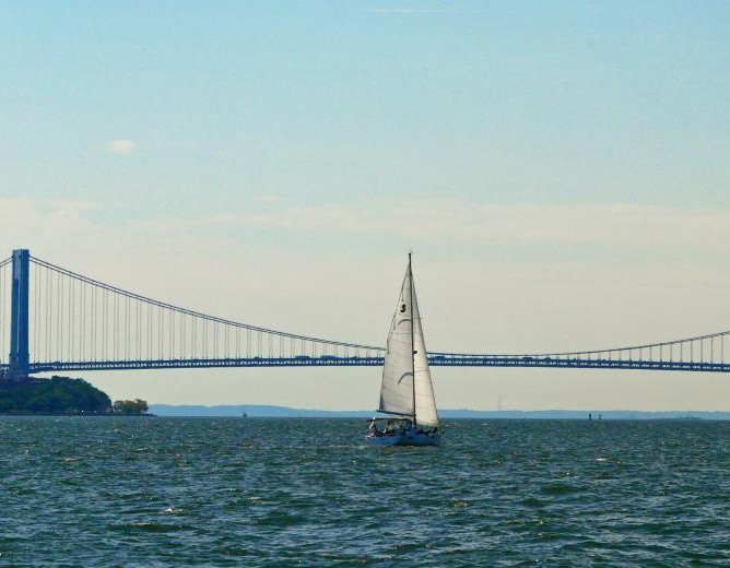 m_sailboat_toward_verrazano_narrows_bridge-2.jpg